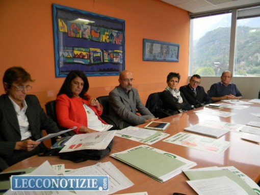 I responsabili dell'iniziativa durante la presentazione del poster