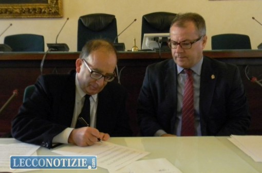 Andrea Bello e Virginio Brivio firmano il protocollo per l'alternanza scuola-lavoro