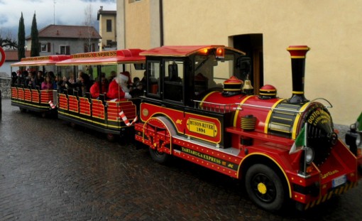 trenino_Babbo-Natale_Mandello (1)
