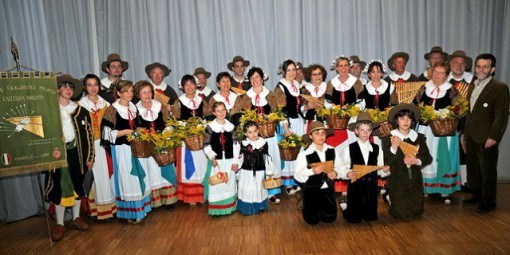 Il gruppo folcloristico firlinfeu "L'Allegra brigata" sarà tra i protagonisti della serata di sabato 7 novembre a Mandello a favore di Telethon e della ricerca.