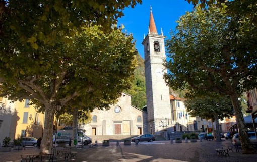 Piazza San Giorgio a Varenna.