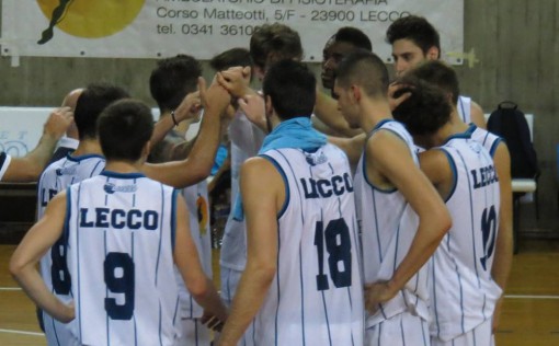 basket Lecco saluti fine gara
