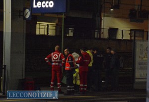 donna caduta stazione (1)