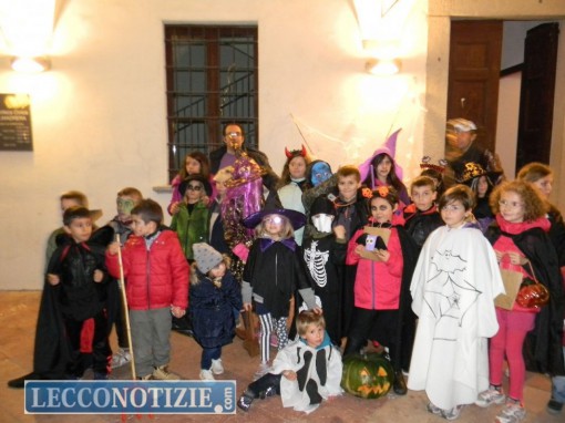 I bimbi valmadreresi festeggiano Halloween