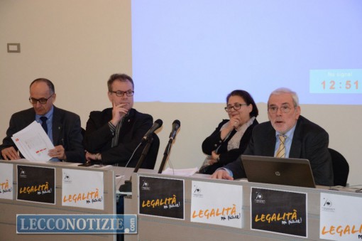 Al tavolo, da sinistra, il presidente Flavio Polano, il sindaco Virginio Brivio, il prefetto Liliana Baccari, il presidente Beppino Ciresa
