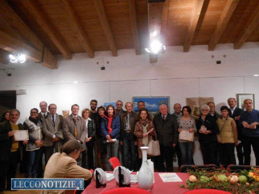 foto di gruppo delle autorità presente e gli artisti 