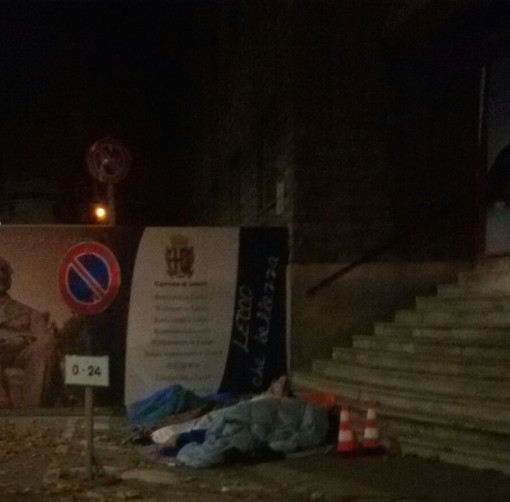 pachistani accampati tribunale_corti (Lega)