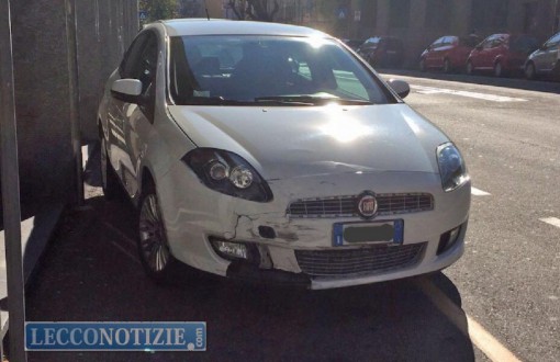 schianto auto vespa via oggiono lecco (4)