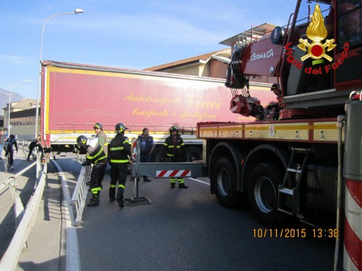 tir_bloccato_pescate (1)