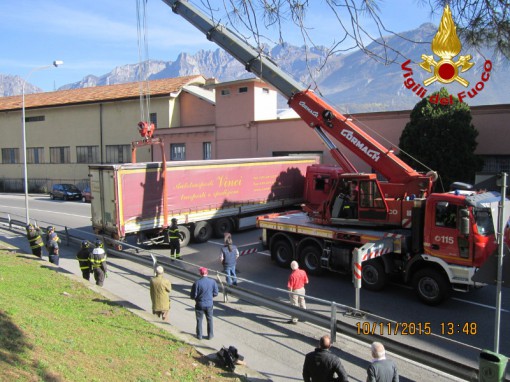 tir_bloccato_pescate (2)