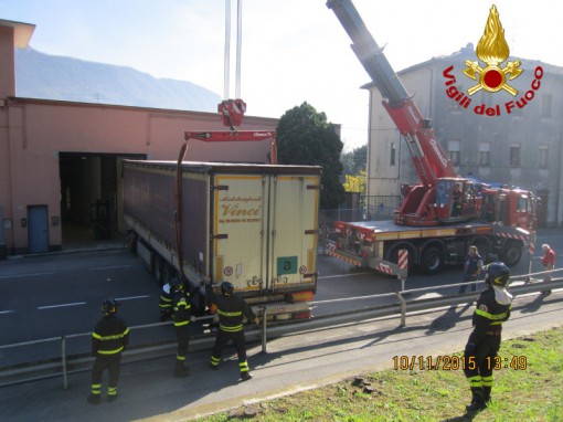 tir_bloccato_pescate (3)