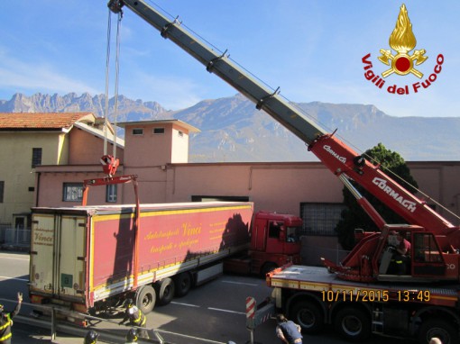 tir_bloccato_pescate (4)