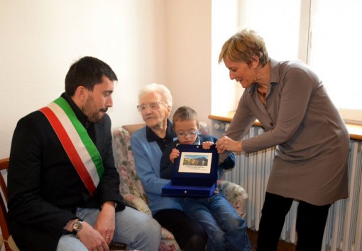 Compleanno_Piera-Zucchi_Mandello_100-anni (22)