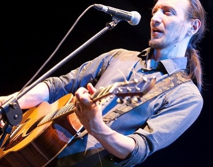 Lorenzo Monguzzi in concerto mercoledì 23 dicembre a Varenna.