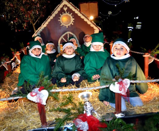 Mandello_carri_sfilata_Natale_2015 (10)