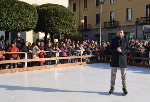 Pista-pattinaggio_mercatini_Mandello_2015 (47)