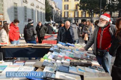 bancarelle mercatino lecco (1)