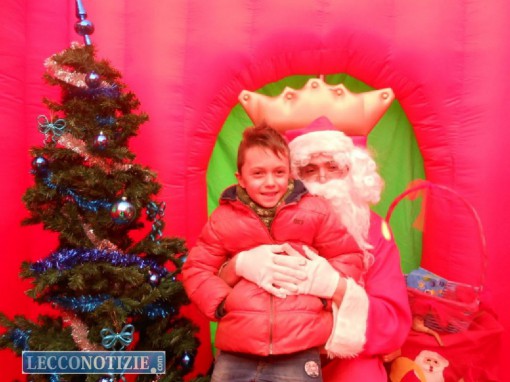 Matteo, sulle ginocchia di Babbo Natale