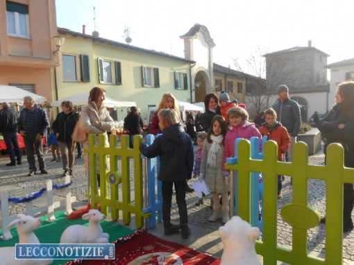 bancarelle_ piazza regazzoni_ calolzio (9)