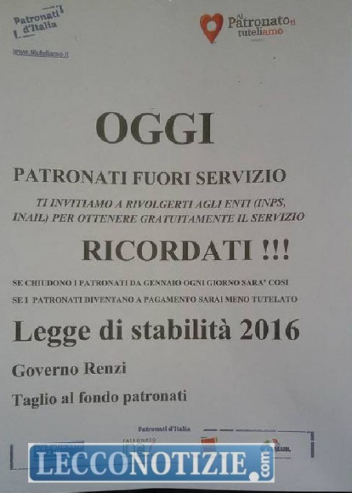 Il cartello esposto fuori dagli uffici Cisl