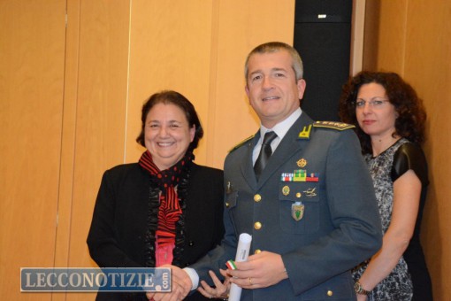 La consegna dell'onorificenza al colonnello Corrado Loero