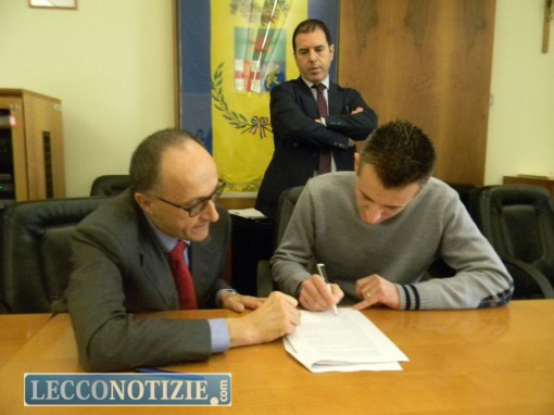 La firma ufficiale dell'accordo