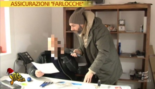 Max Luadadio mentre indaga sul presunto giro di assicurazioni false