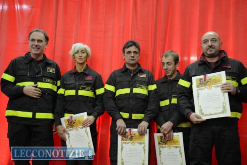 I vigili del fuoco premiati insieme al comandante