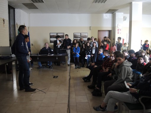 Civate_alunni in collegamento con base spaziale_201662