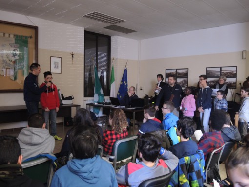 Civate_alunni in collegamento con base spaziale_201671