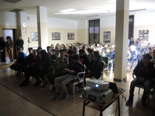 Civate_alunni in collegamento con base spaziale_201676