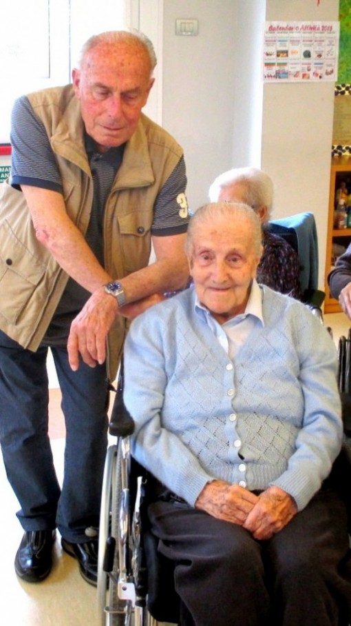 Nonna Dina festeggiata lo scorso giugno in casa di riposo per il traguardo dei 103 anni.