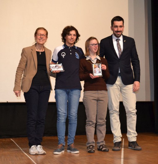 Da sinistra l'assessore allo Sport Serenella Alippi, Alessandro Venini, Chiara Anghileri e il sindaco Riccardo Fasoli ieri sera sul palco del "De Andrè".