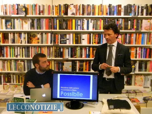 Stefano Catone e Luca Pastorino durante la presentazione del libro "Expo della dignità"