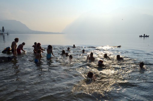 Tuffo_Capodanno_lago_Mandello_2016 (24)