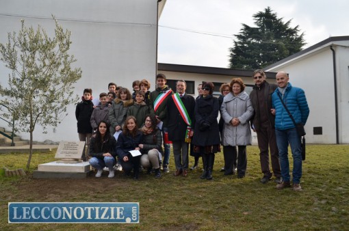 calolzio_alunni_scuola_targa_shoah (1)