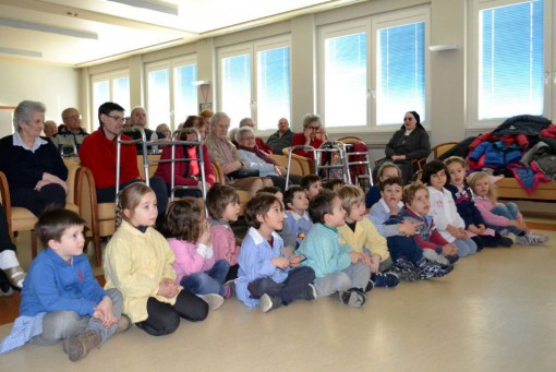 casa-di-riposo_Mandello_nonni-e-bimbi_2016 (6)