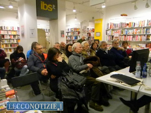 La libreria durante le presentazione
