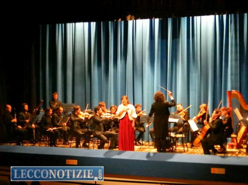 L'orchestra Vivaldi si esibisce sul palco del cineteatro di Valmadrera