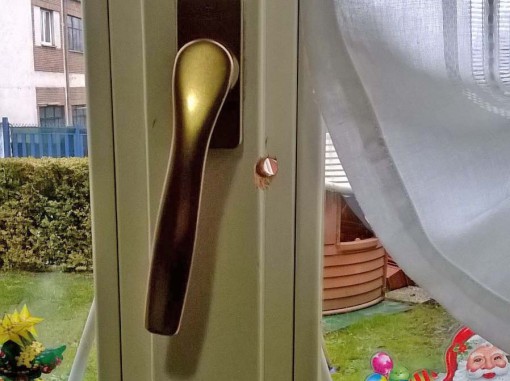 furto buco finestra ladri (1)