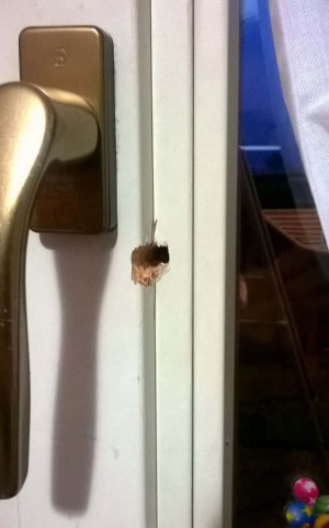 furto buco finestra ladri (2)
