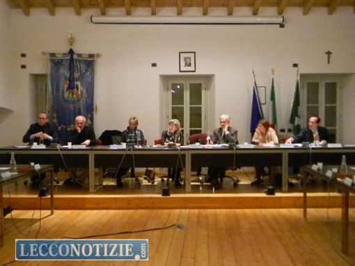 La Giunta comunale di Valamdrera durante la presentazione del Dup in Consiglio