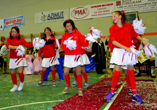 Un momento dell'edizione dello scorso anno del Carnevale ad Abbadia Lariana.