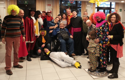 Il Coro Siyahamba di Ballabio lo scorso anno a Nuova Olonio in occasione del "sabato grasso" di Carnevale.