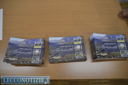 Le guide "Benvenuti a Calolzio" in italiano, francese e inglese