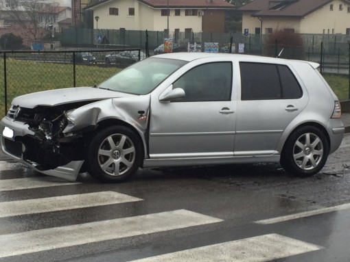 Valmadrera_tamponamento via Leopardi_53