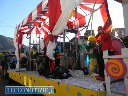 Il circo Antoira, carro del carnevale di Valmadrera