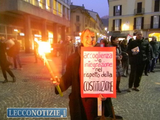 I partecipanti al corteo e gli slogan antiviolenza