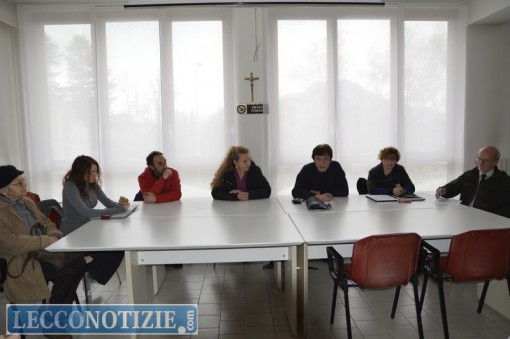 L'assessore Ezio Venturini e i rappresentanti delle associazioni animaliste