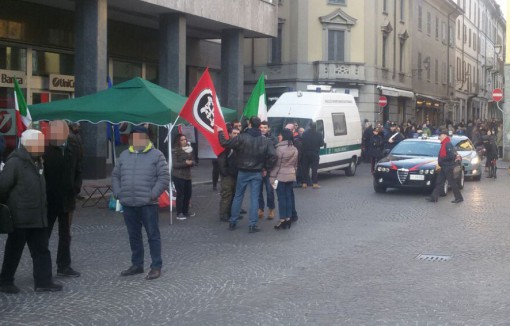 Il gazebo di Casapound oggetto delle contestazioni